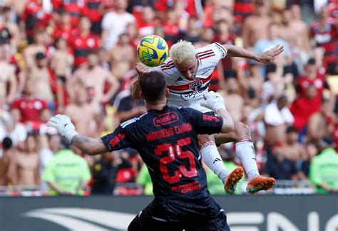São Paulo vence o Flamengo com gol de Calleri e abre vantagem na final.